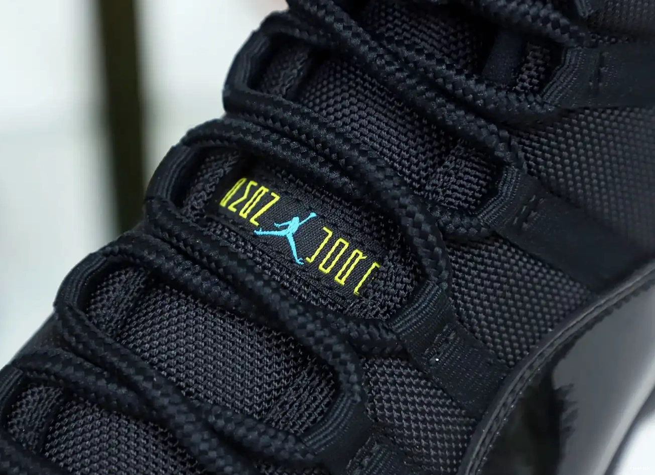 JORDAN GAMMA BLUE AIR RETRO 11 0402